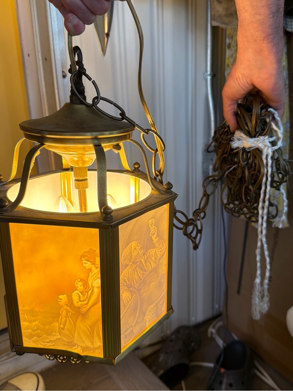 Victorian Style Lithopane Glass Swag Brass Lamp
